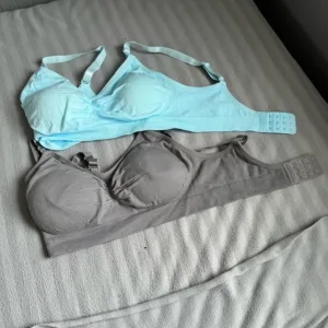 Received Nursing Bra for Breastfeeding from customer G****a.