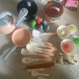 Received Kids Play Kitchen Cookware Toys Set from customer J****n.